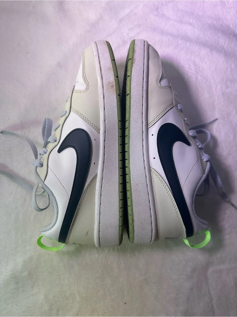 Nike Low-Top Sneaker in White with Dark Green Swoosh and Light Green Outsole
